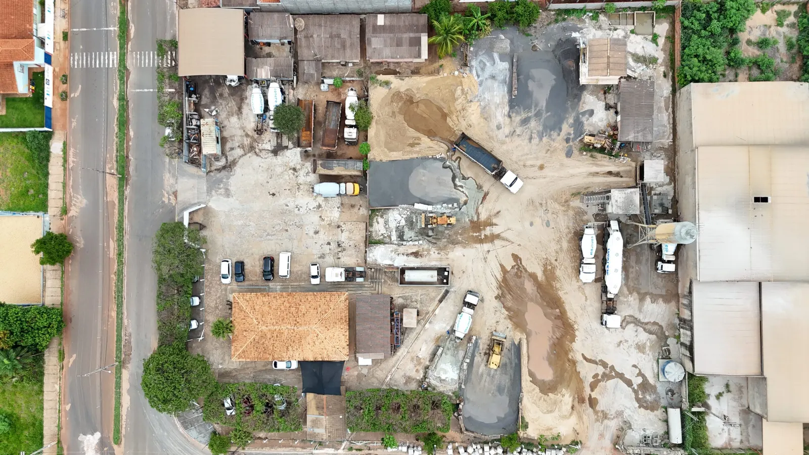 Frota de caminhões betoneira Concresp em Andradina